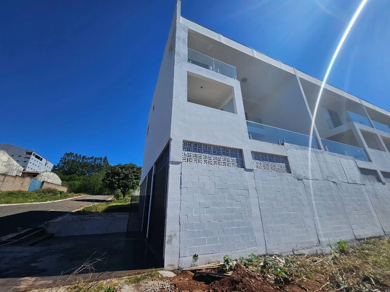 Hermosa casa frente al mar con acceso privado a la playa y piscina.