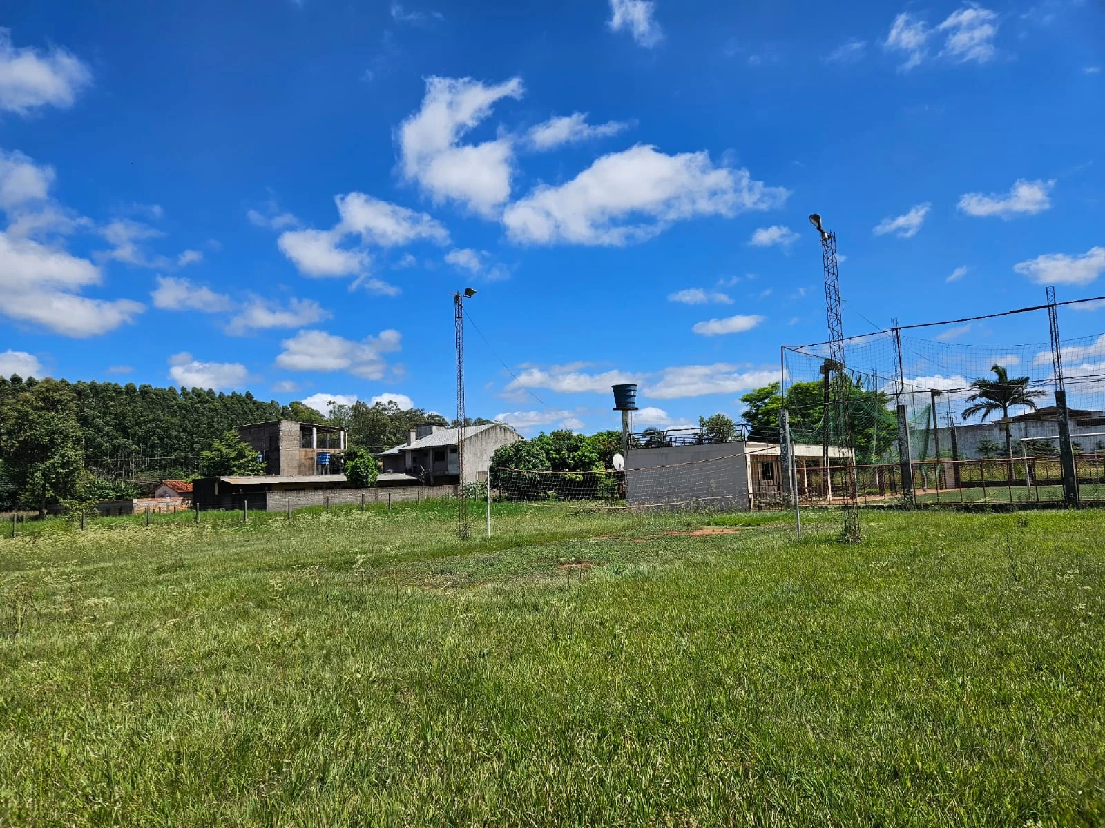 Hermosa casa frente al mar con acceso privado a la playa y piscina.